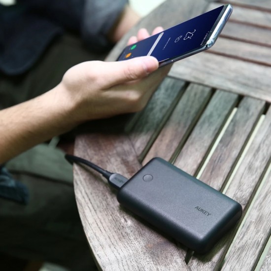 power bank 10050mAh USB-C and uab by AUKEY